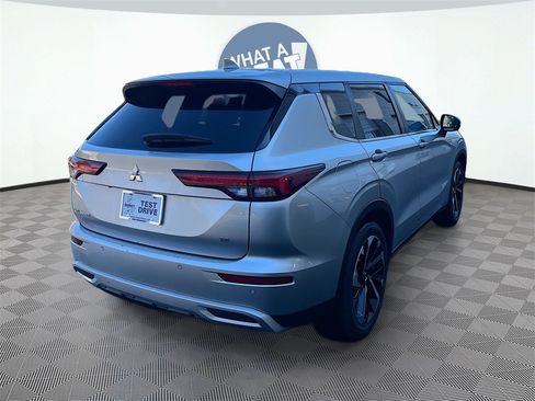 Used 2024 Mitsubishi Outlander FWD image 3