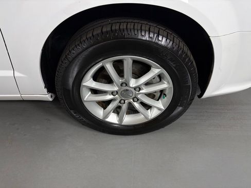 Used 2015 Dodge Grand Caravan SXT w/ Rear Park Assist Package image 10