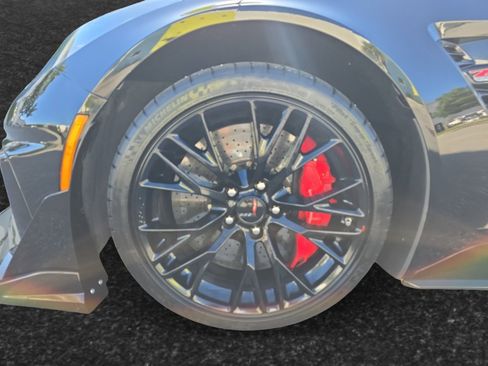 Used 2016 Chevrolet Corvette Z06 w/ 3LZ Preferred Equipment Group image 10