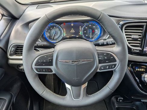 Used 2025 Chrysler Pacifica Select FWD image 19