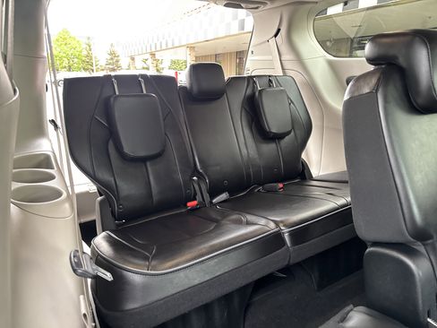 Used 2018 Chrysler Pacifica Limited w/ Advanced Safetytec Group FWD image 30