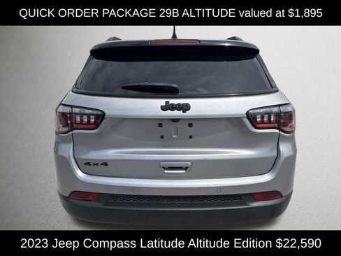 Used 2023 Jeep Compass Latitude w/ Convenience Group AWD/4WD image 4