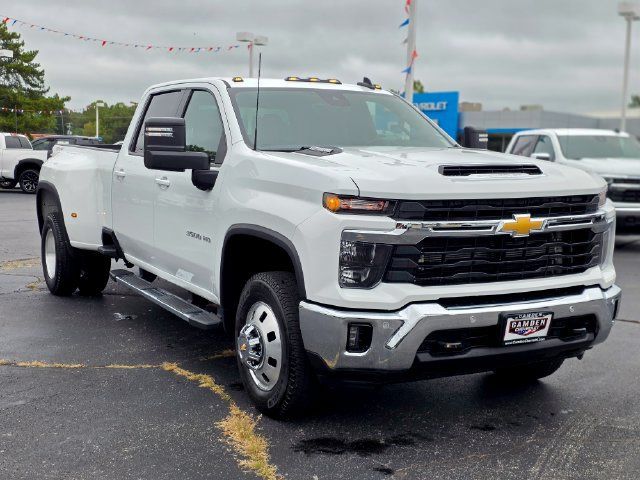 Used 2025 Chevrolet Silverado 3500 LT w/ Safety Package AWD/4WD image 20