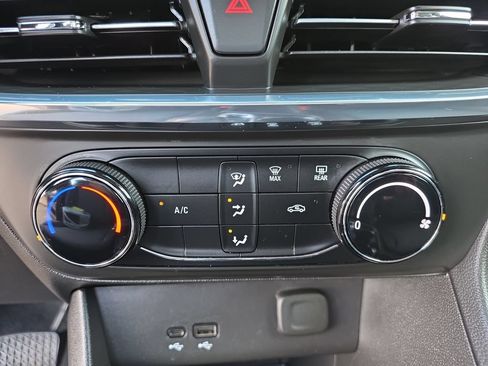 Used 2025 Buick Encore GX Preferred FWD image 23