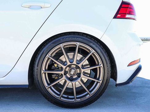 Used 2019 Volkswagen Golf R 4-Door image 10