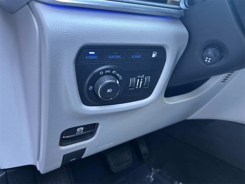 Used 2022 Jeep Grand Cherokee Overland image 23