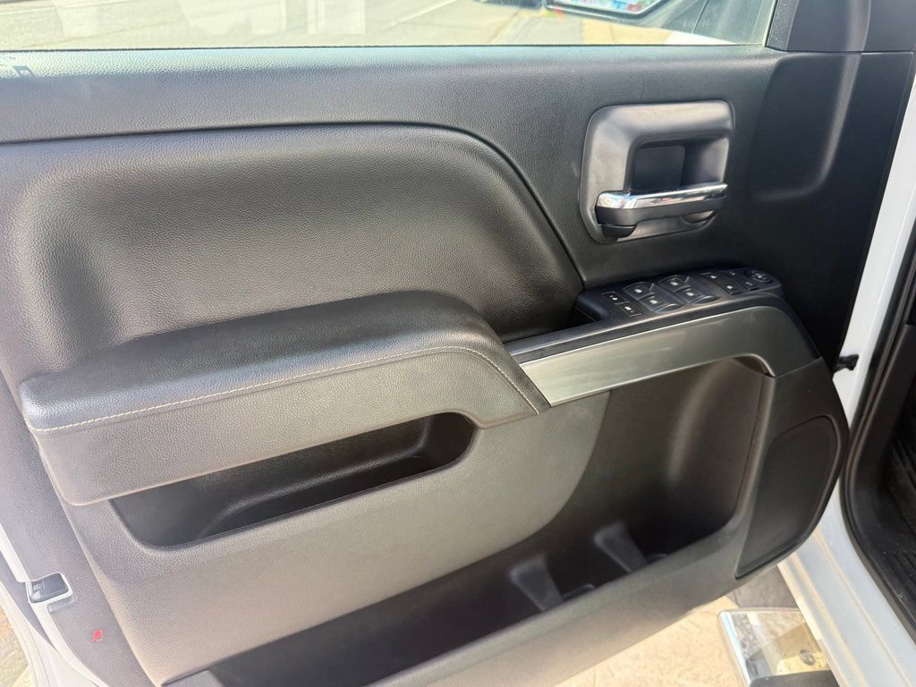 Used 2018 Chevrolet Silverado 1500 LT w/ LT Eassist Package RWD image 8