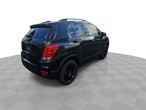 Certified 2021 Chevrolet Trax LT w/ Midnight Edition image 8