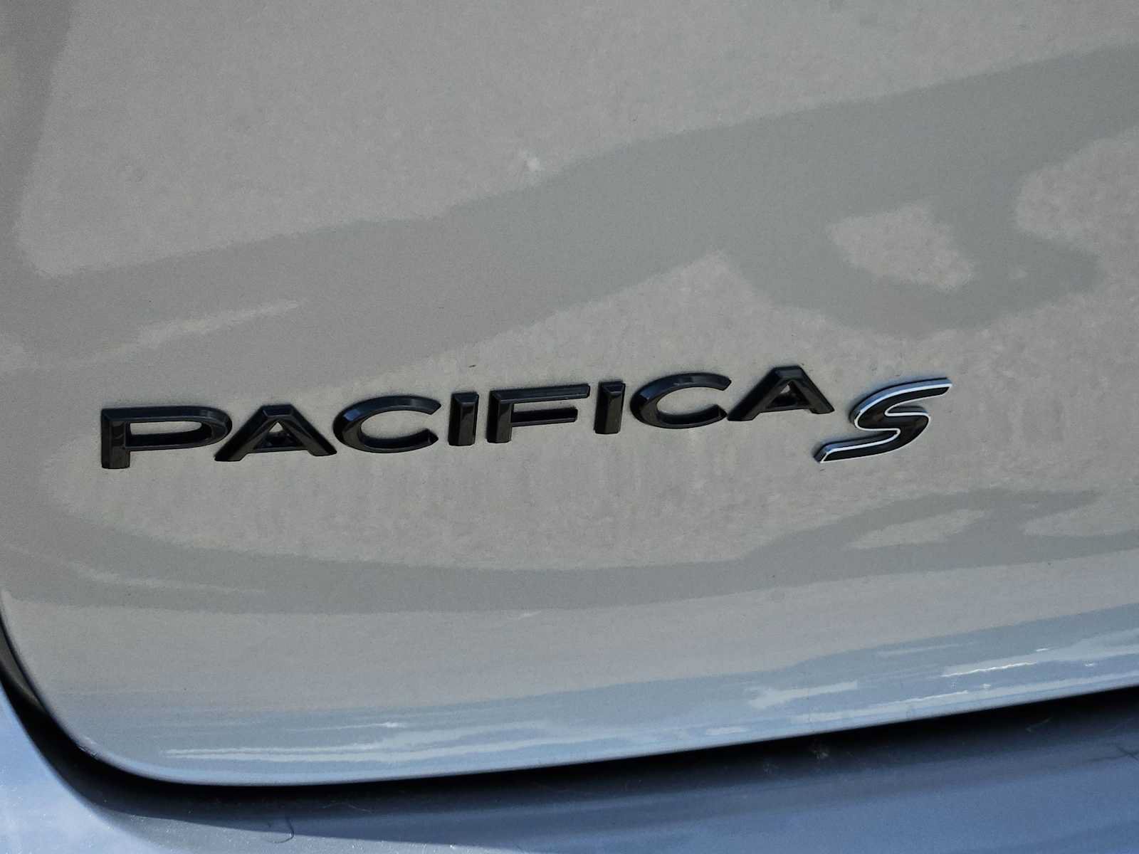 Used 2018 Chrysler Pacifica Touring Plus w/ S Appearance Package FWD image 8