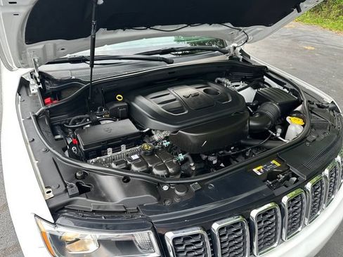 Used 2021 Jeep Grand Cherokee Laredo RWD image 32