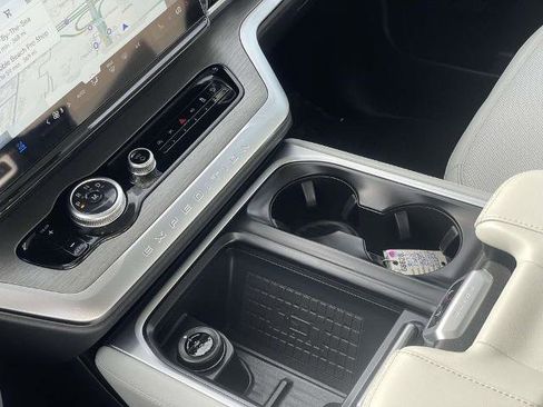 Certified 2025 Ford Expedition Platinum image 20