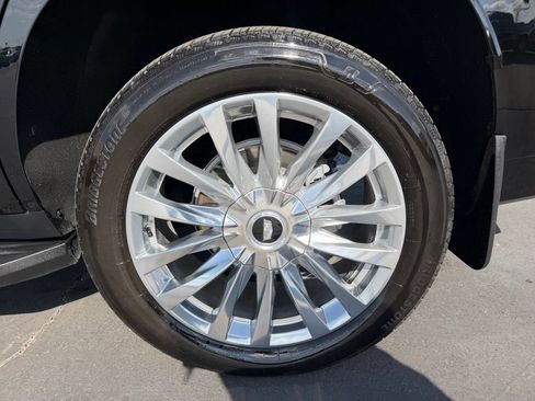 Used 2024 Cadillac Escalade Premium Luxury AWD/4WD image 19