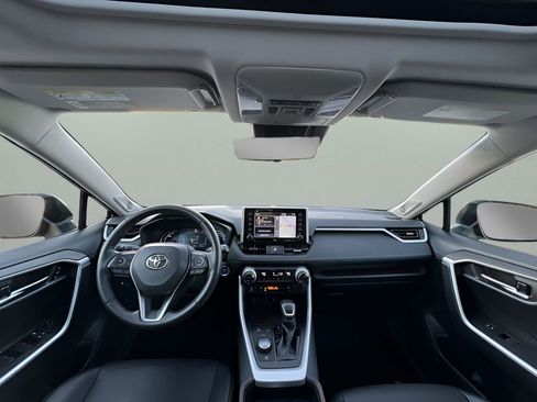 Used 2020 Toyota RAV4 Limited image 21