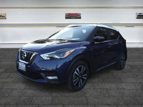Used 2020 Nissan Kicks SR w/ SR Premium Package FWD image 3