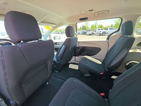 Used 2023 Chrysler Voyager LX FWD image 14