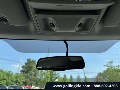 Used 2012 Chrysler Town & Country Touring FWD image 28