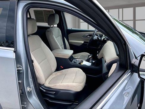 Used 2023 Chevrolet Traverse LS FWD image 8