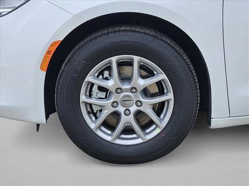 New 2025 Chrysler Voyager LX image 17