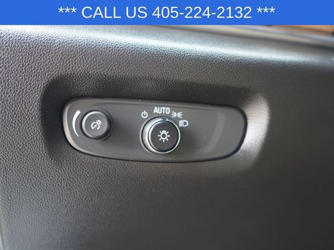 Used 2023 Chevrolet Traverse Premier FWD image 35