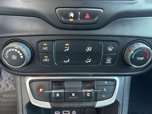Used 2023 GMC Terrain SLE w/ Elevation Edition FWD image 13