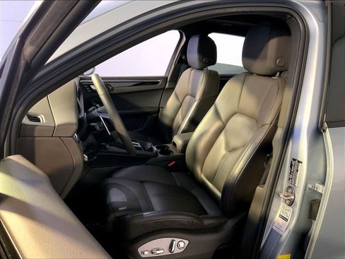 Used 2023 Porsche Macan image 5