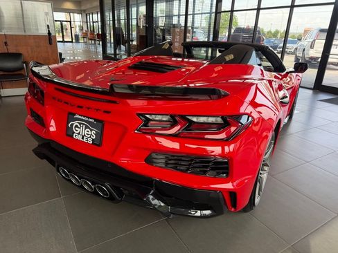 Used 2023 Chevrolet Corvette Z06 w/ Stealth Interior Trim Package RWD image 5