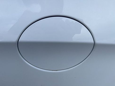 Used 2024 Chrysler Pacifica Touring-L image 18