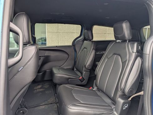New 2026 Chrysler Pacifica Select AWD/4WD image 6
