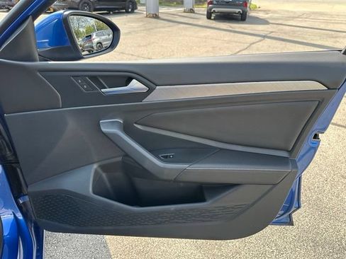 Used 2024 Volkswagen Jetta SE w/ Panoramic Sunroof Package FWD image 19