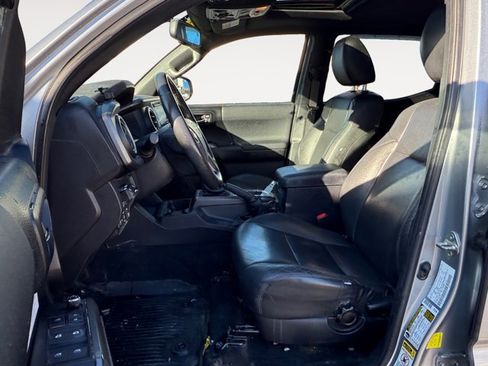 Used 2017 Toyota Tacoma TRD Off-Road image 11