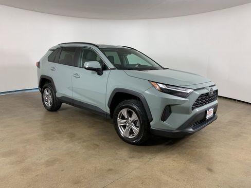Used 2022 Toyota RAV4 XLE AWD/4WD image 5