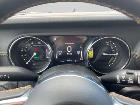 Used 2022 Jeep Wrangler Unlimited Sahara AWD/4WD image 22
