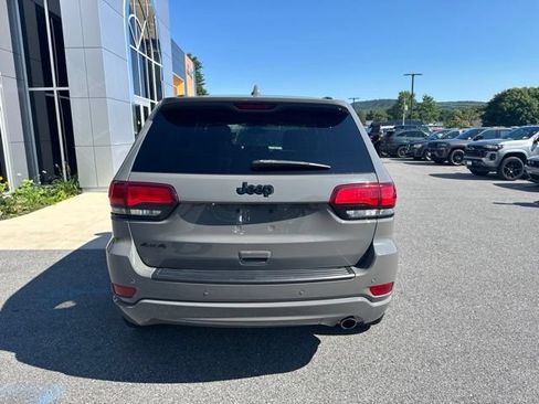 Used 2021 Jeep Grand Cherokee Laredo X AWD/4WD image 5