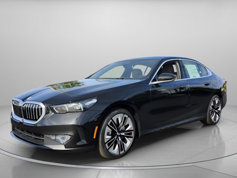 New 2026 BMW 530i RWD image 2