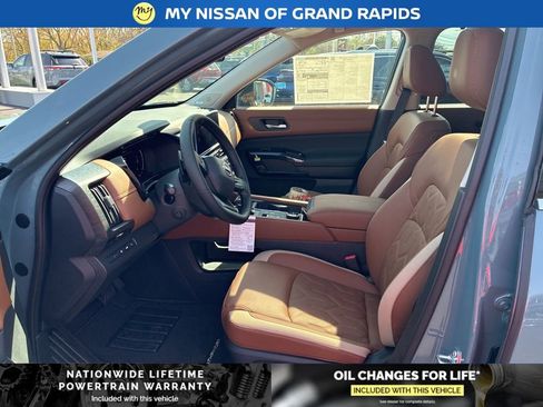New 2026 Nissan Pathfinder Platinum AWD/4WD image 11