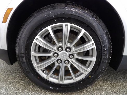 Used 2017 Cadillac XT5 Luxury w/ Driver Awareness Package AWD/4WD image 19