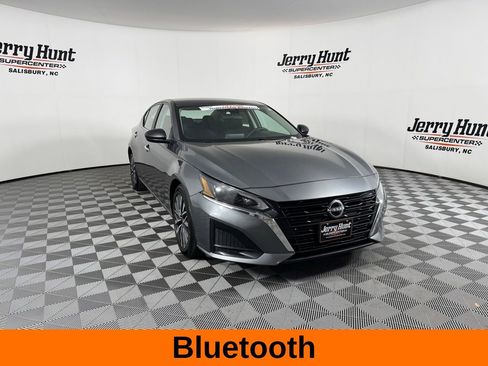 Used 2025 Nissan Altima 2.5 SV FWD image 6