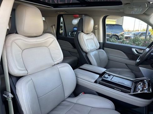 Certified 2022 Lincoln Navigator Reserve image 11