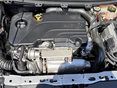 Used 2018 Chevrolet Cruze LT w/ Redline Edition image 17