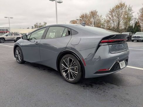 Used 2025 Toyota Prius XLE image 4