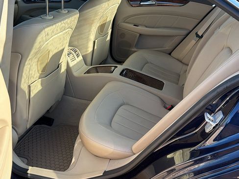 Used 2013 Mercedes-Benz CLS 550 w/ Premium I Pkg image 24