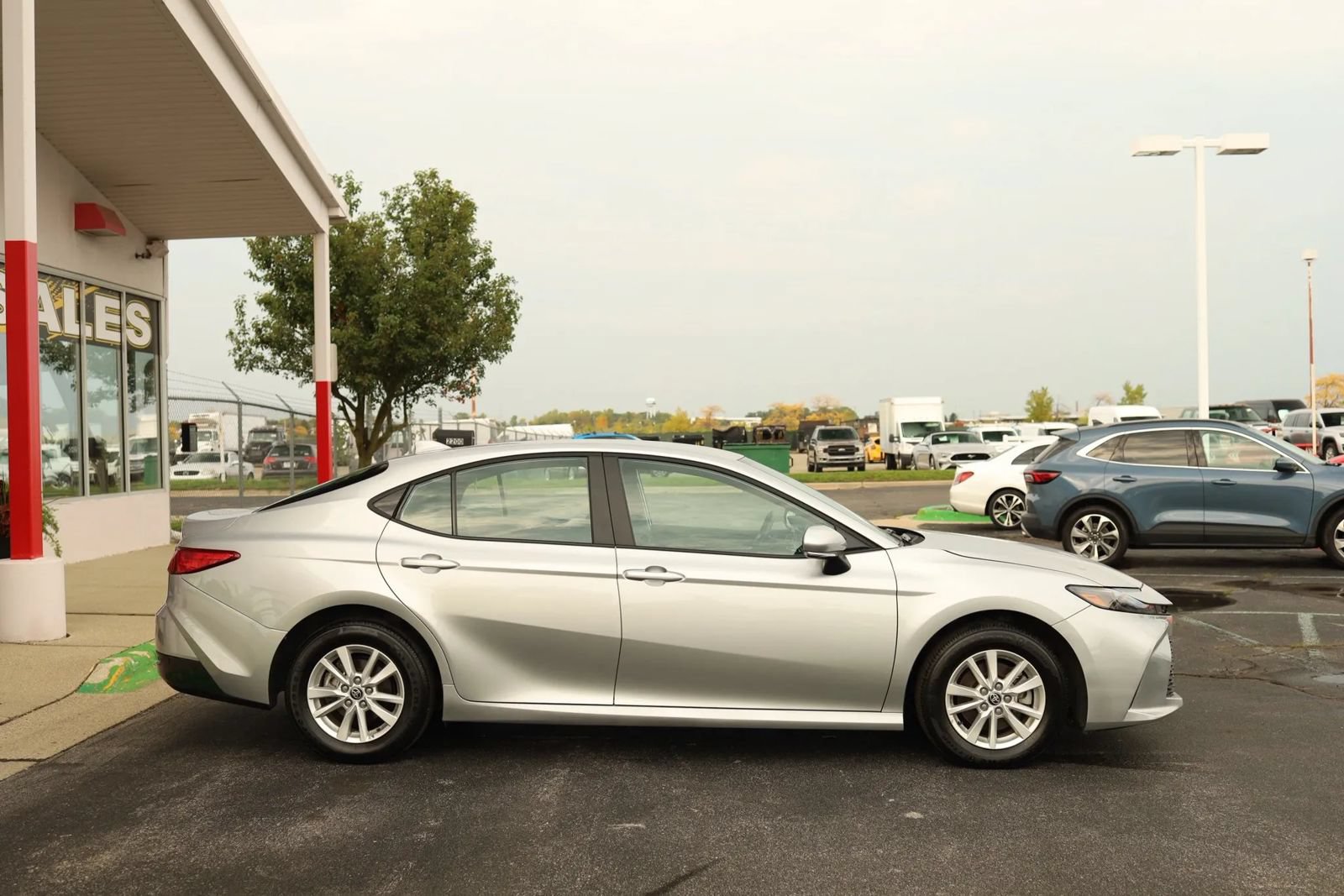 Used 2026 Toyota Camry LE w/ Convenience Package AWD/4WD image 4