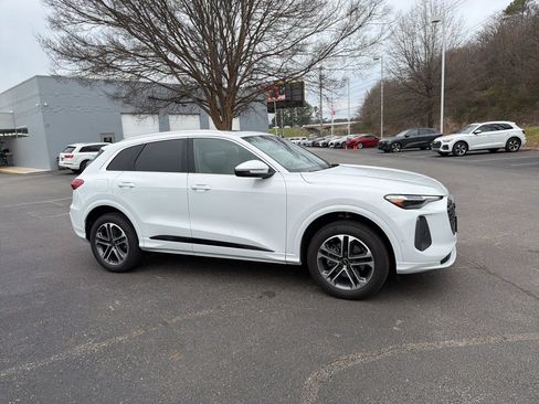 Used 2025 Audi Q5 Premium Plus w/ Premium Plus image 2