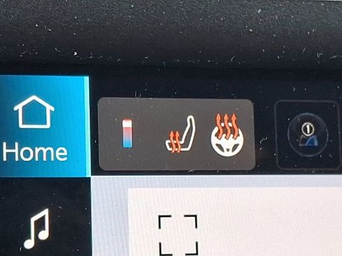 Used 2023 Chrysler Voyager LX image 24