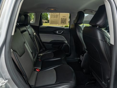 Used 2022 Jeep Compass Latitude w/ Convenience Group FWD image 17