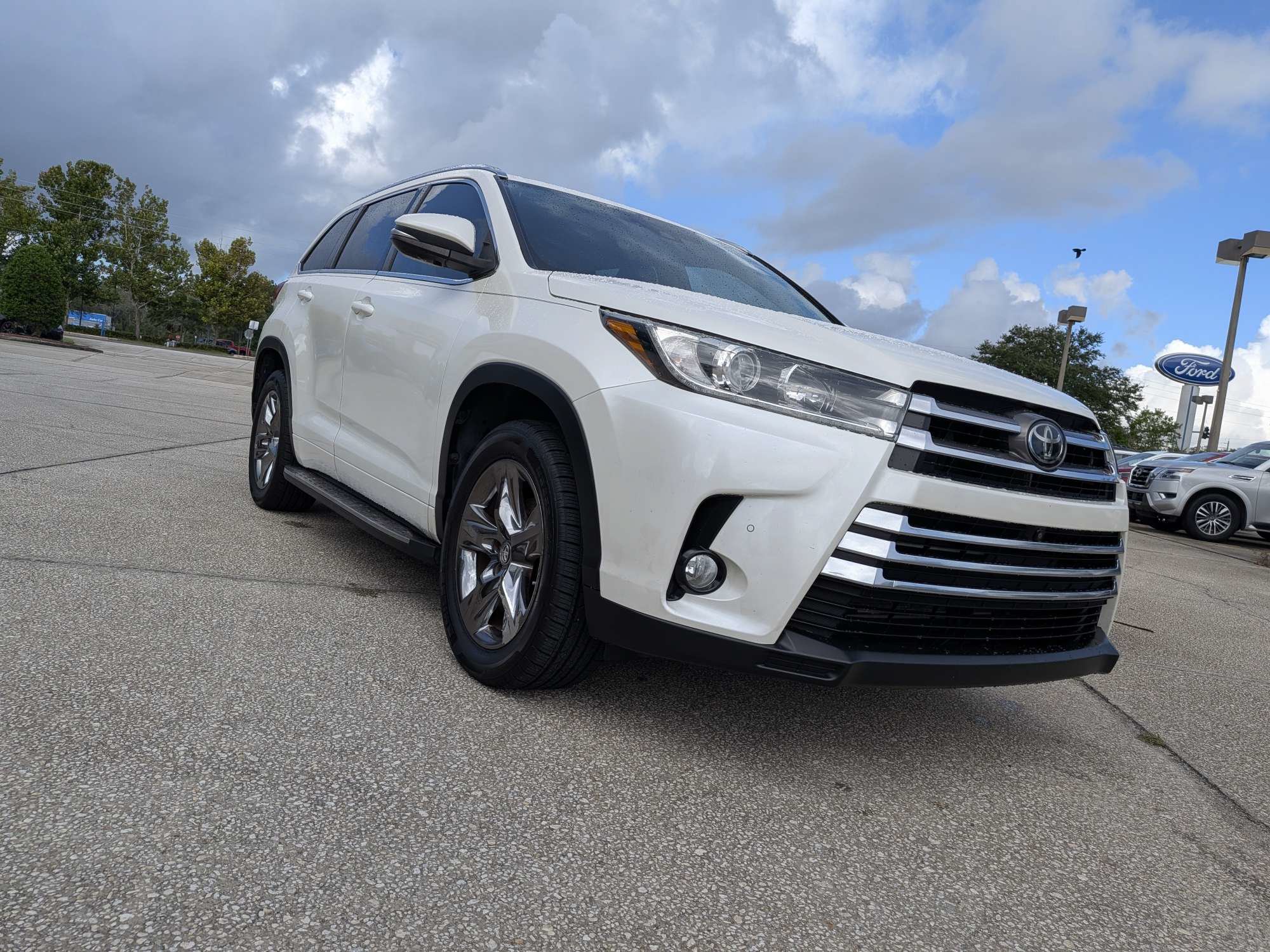 Used 2018 Toyota Highlander Limited Platinum FWD image 2
