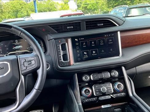 Used 2023 GMC Yukon Denali Ultimate w/ LPO, Floor Liner Package AWD/4WD image 9