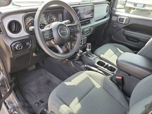 Used 2024 Jeep Gladiator Sport AWD/4WD image 19