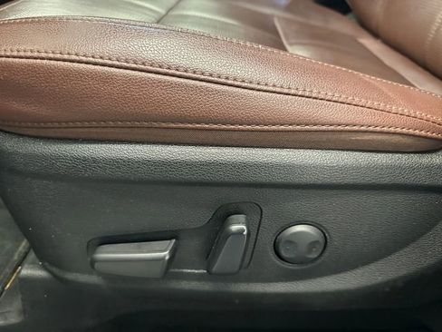 Used 2024 Kia Telluride EX w/ EX Captain's Chair Package FWD image 20