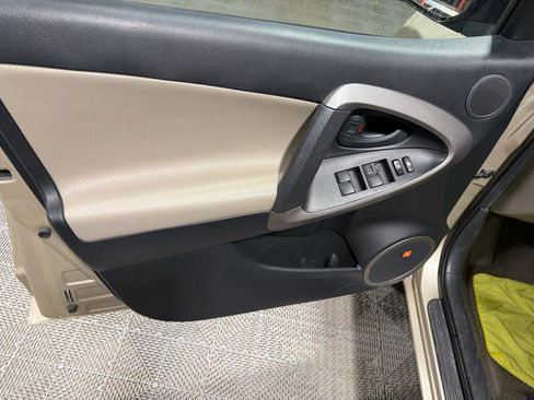 Used 2007 Toyota RAV4 Limited FWD image 25